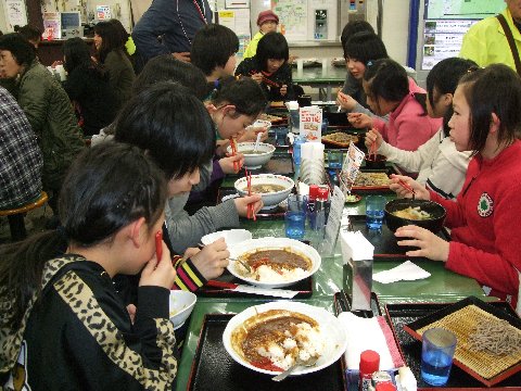 帰りの夕飯はサービスエリアで