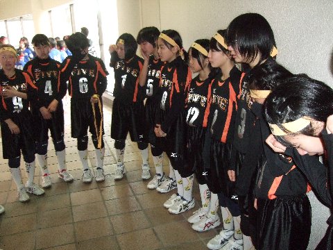 小学校生活最後の試合が終わり号泣
